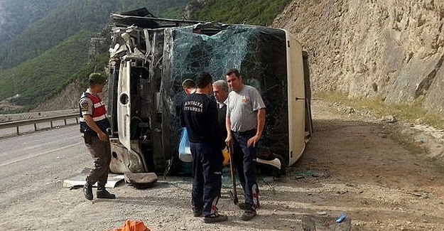 Yolcu otobüsü devrildi: Yaralılar var