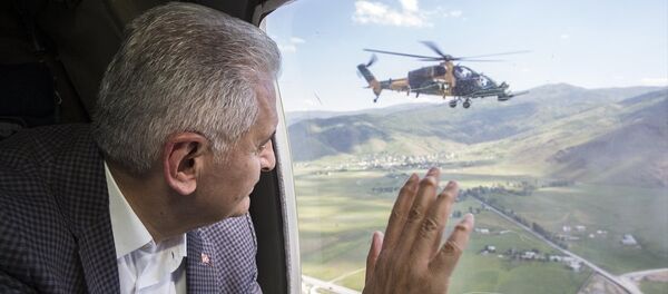 Binali Yıldırım’ı taşıyan helikopter Bilecik’e acil iniş yaptı