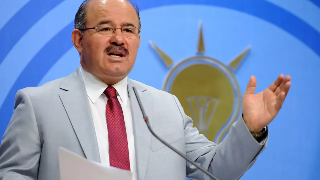 Arınç'tan sonra AKP'li Hüseyin Çelik de 'kral çıplak' dedi!