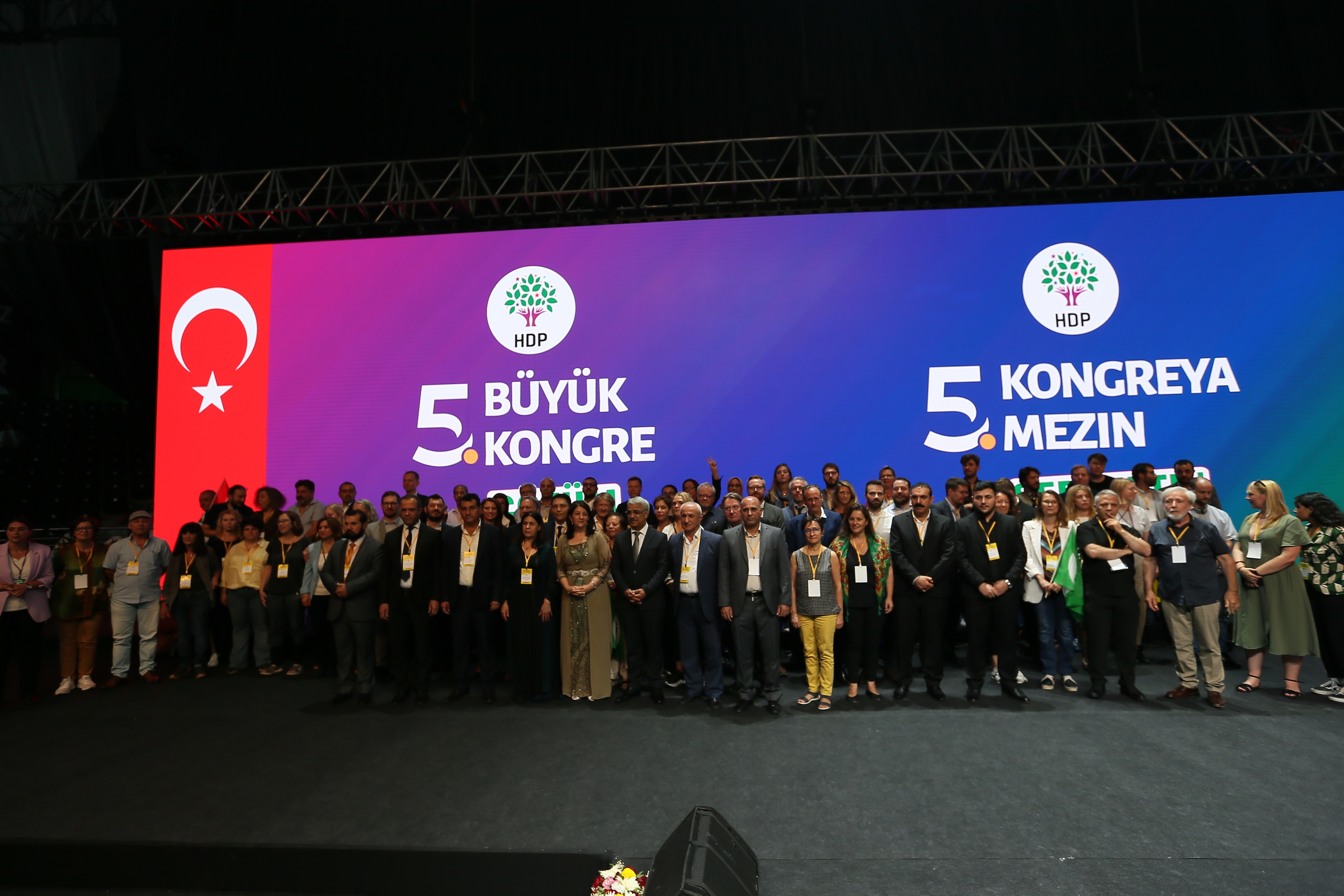 HDP kongresinde yeni eş genel başkanlar belli oldu! 4 kişi gözaltına alındı