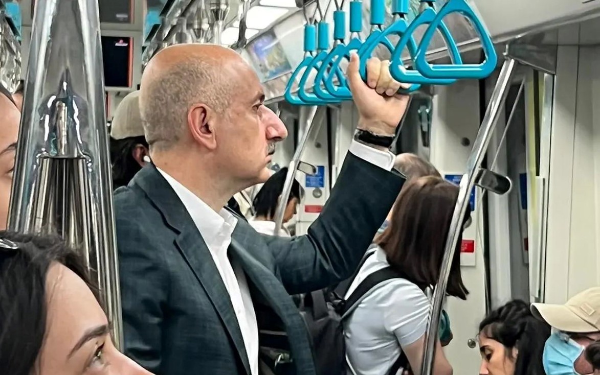 Bakan Karaismailoğlu Marmaray'a bindi: Haberim yokmuş gibi çek kanka