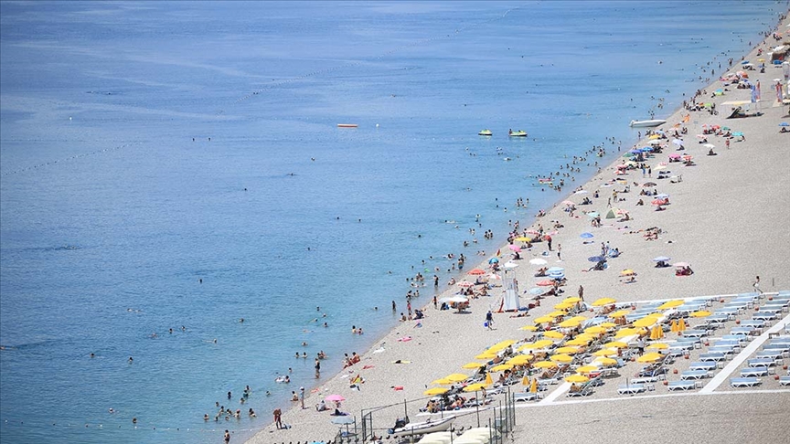Covid-19 vakalarında artış! Ülkeler, tatil bölgelerine girişleri yasakladı