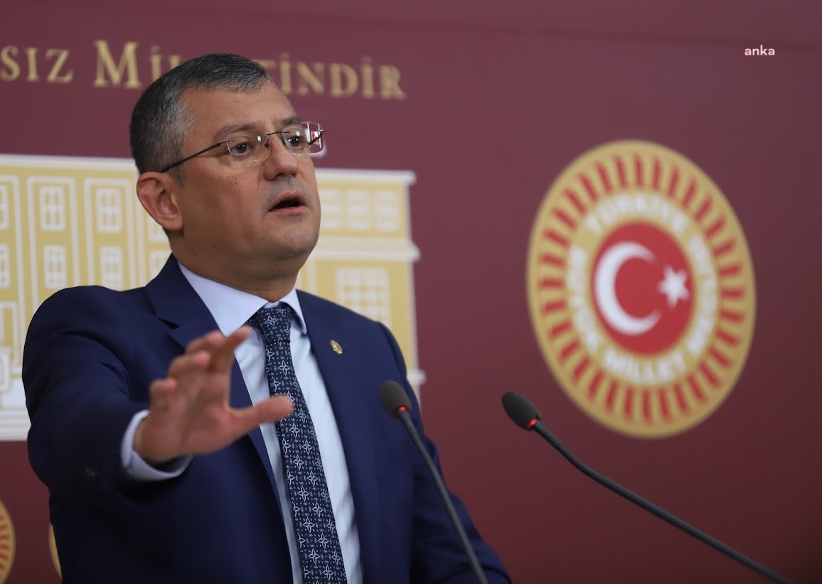 CHP'li Özgür Özel, MHP'nin kitaplarına ilişkin konuştu: "MHP'nin 'maşallah' dediği 40 yıl sonra sütten kesilir"