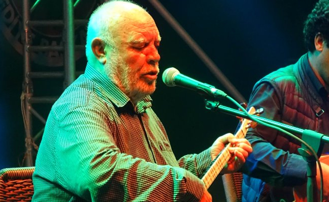 Musa Eroğlu 'korkunun ecele faydası yok' dedi, İzmir Marşı'nı mırıldandı