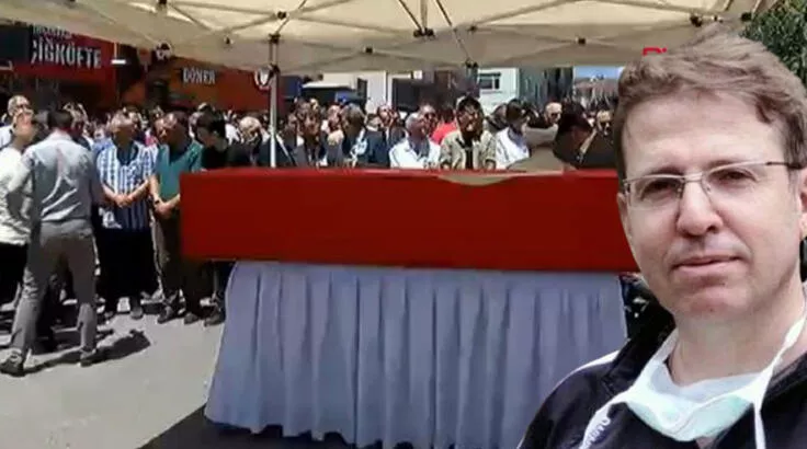 Doktor Ekrem Karakaya'nın cenaze töreninde alkış ve ıslık sesleri! Sağlık Bakanı Koca protesto edildi