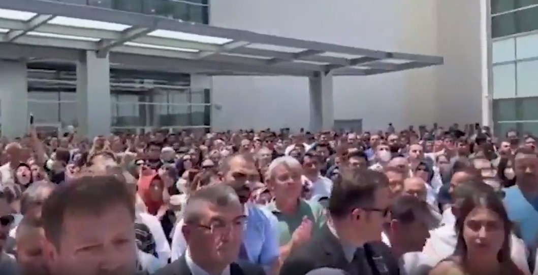 Sağlık çalışanları, Konya'nın yerel yandaşı KON TV'yi kovdu! Sağlıkçılara 'provokatör' dedi
