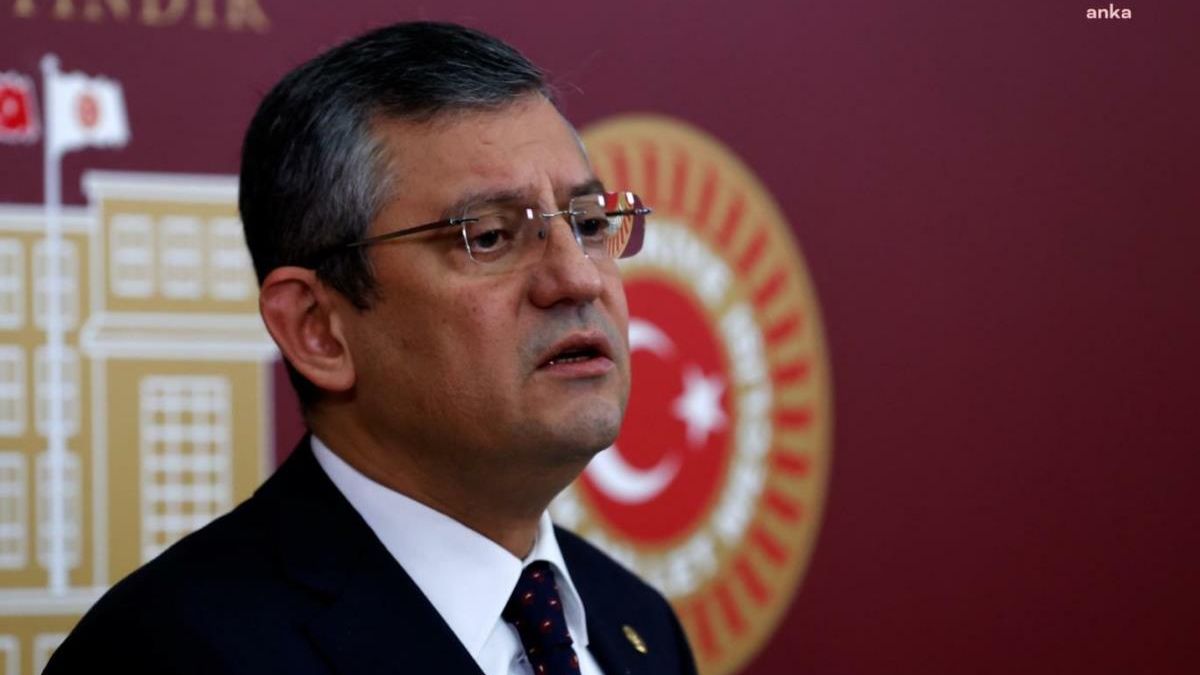CHP'li Özgür Özel'den Fahrettin Koca'ya çok sert tepki: "Affımı da istemiyorum, aslan gibi istifa ediyorum dersin"