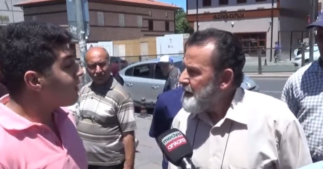 AKP'li vatandaş konuştuğu genci mülteci sanınca... "La Haymanalıyım dayı, sen iyi misin?"