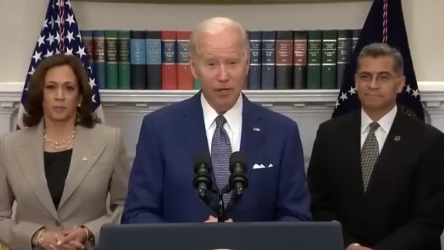 Joe Biden öyle bir gaf yaptı ki! Sayfada yazan her şeyi okuyunca...