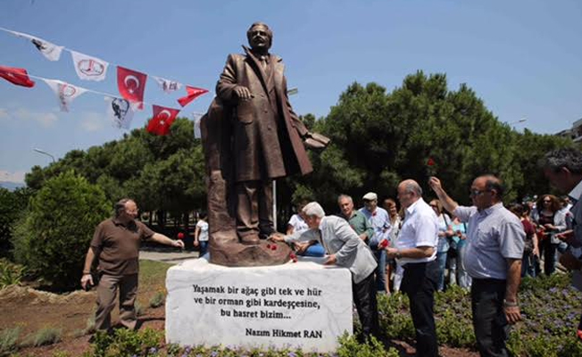 Karşıyaka, Nazım Hikmet’i andı 