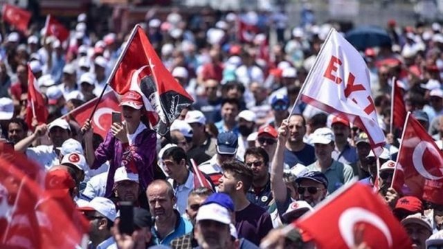 AKP'den seçim hamleleri! EYT için tarih ilk kez verildi