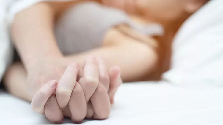 Bilim insanları kadın orgazmı için en etkili seks pozisyonunu tespit etti