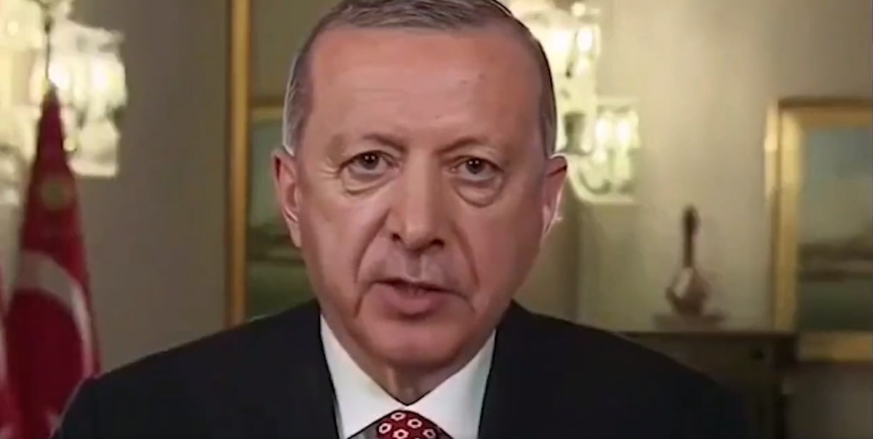 Bu izleyeceğiniz ve dinleyeceğiniz kişi Erdoğan değil! 'Yok artık' dedirtti!