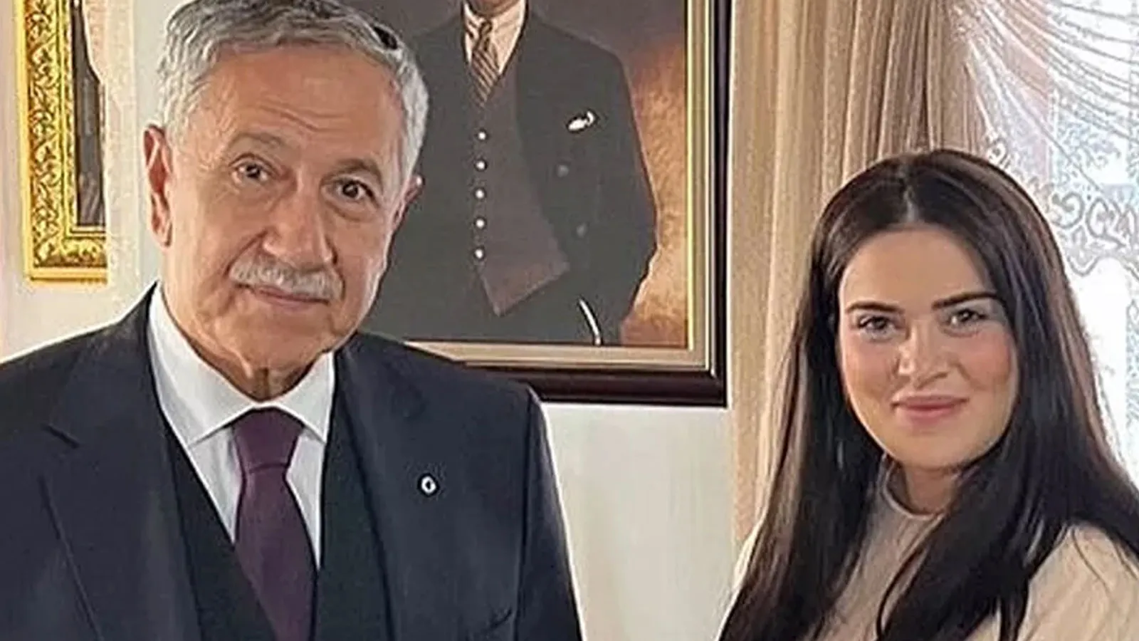 Bülent Arınç'ın yeğeni Ezgi Akgun Biber siyasete girdi! Bakın hangi partiye katıldı!