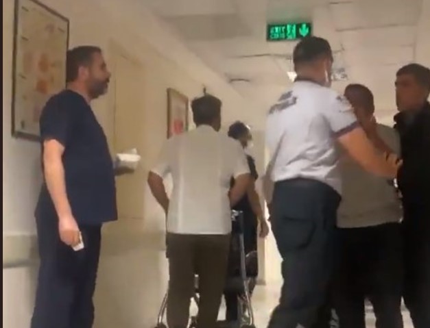 Cehalet hastanelerde cirit atıyor! "Bedavadan para alan insanlar" dedi, doktor çıldırdı!