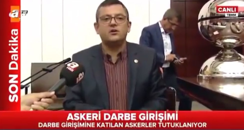 Özgür Özel'den ahaber'li 15 Temmuz paylaşımı! CHP'yi suçlayan iktidara o gün söylenenler hatırlatıldı!