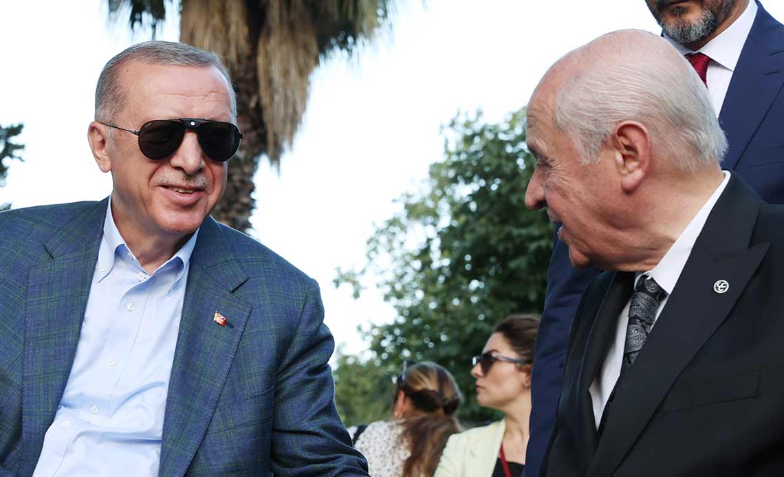 Erdoğan'ın güneş gözlüğü olay oldu! 4 asgari ücret parası