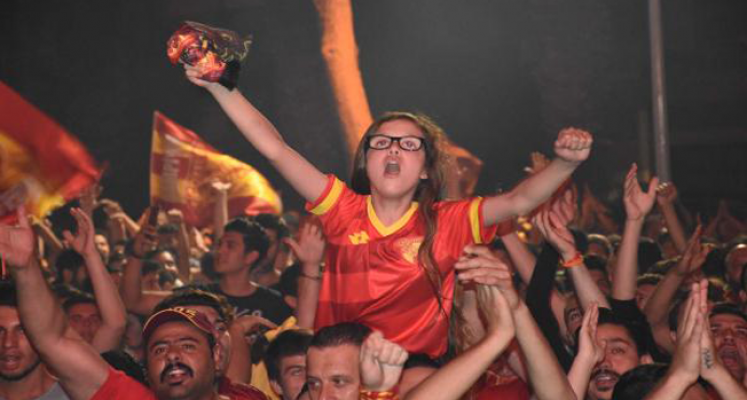 İzmir 'de şampiyonluk turu