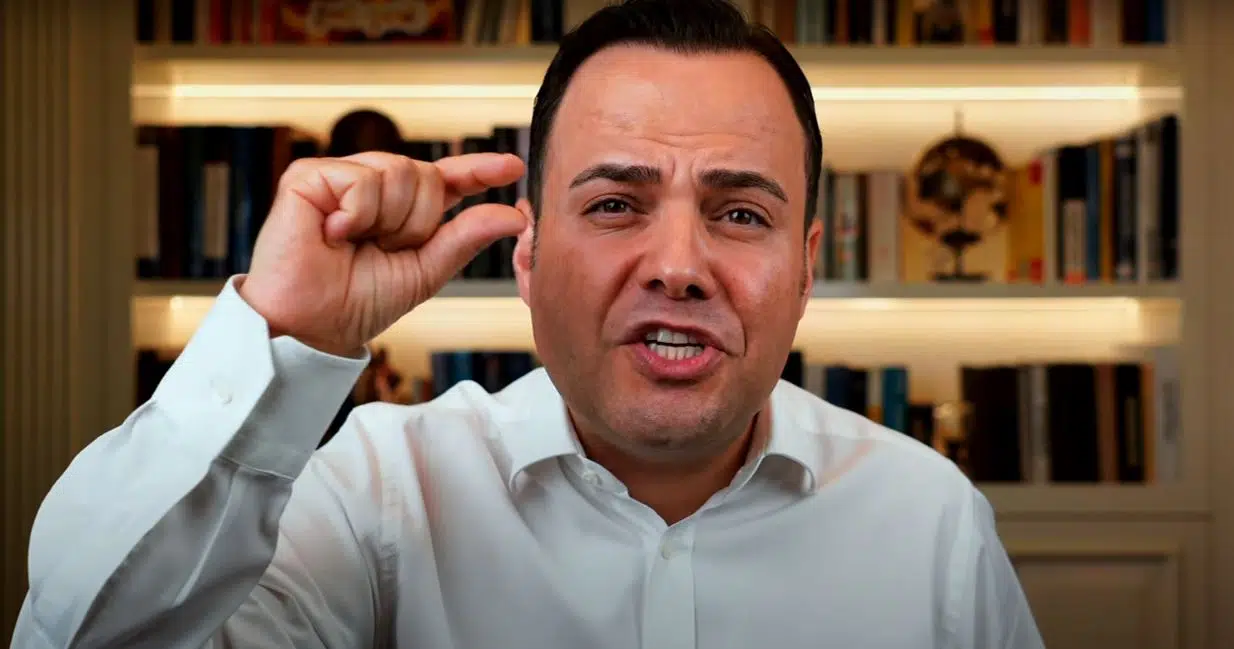 Özgür Demirtaş o sözlere çok sert tepki gösterdi: "Sülalene bakacak kadar..."