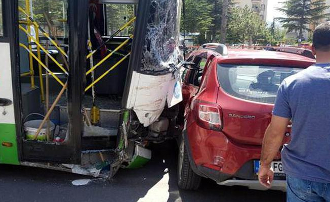 Freni patladı, cadde savaş alanına döndü