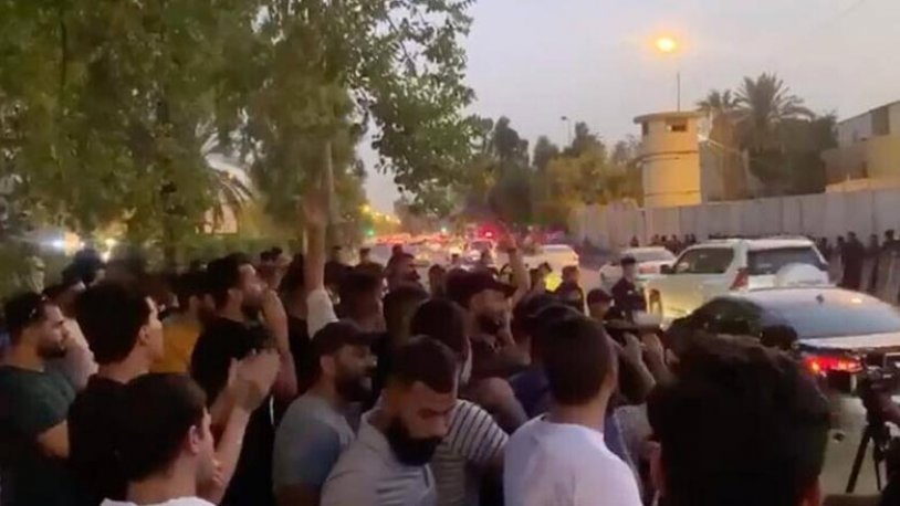 Irak'ta halk sokağa döküldü... Türk bayrağı indirildi