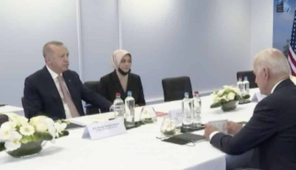 Kılıçdaroğlu'nun 'hanım kızımız' dediği tercüman harekete geçti! Kılıçdaroğlu hakkında suç duyurusunda bulundu