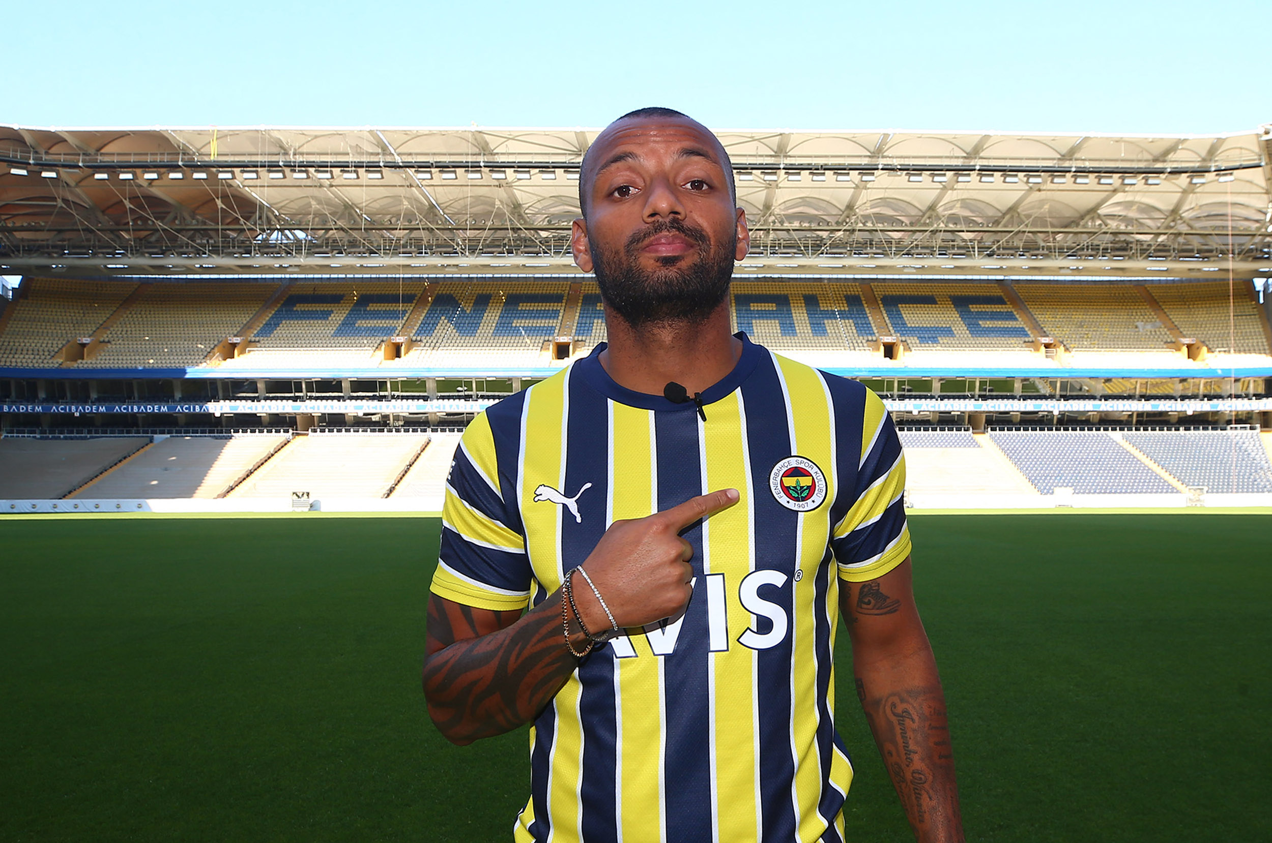 Joao Pedro resmen Fenerbahçe'de! Galatasaray'a 'uçak' göndermesi