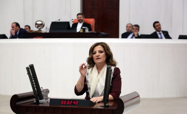 CHP'den eşine 'kıyak' yapan rektöre istifa çağrısı
