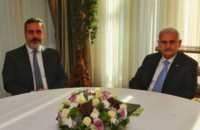 Binali Yıldırım ve Hakan Fidan arasında neler oldu?