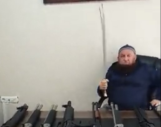 AKP bağlantılı dernek başkanından silahlı, kılıçlı paylaşım! Ciklet parasına silah mı satılıyor? Bu silahlar nasıl elde edildi?