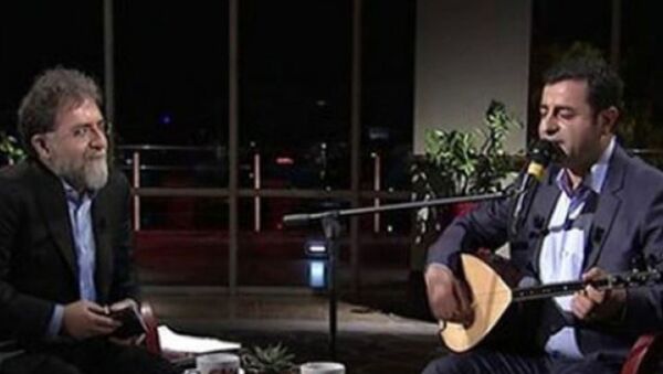 Demirtaş'tan yandaş gazetelerin haberlerine tepki: "Ahmet Hakan mısın nesin paramı ver!"