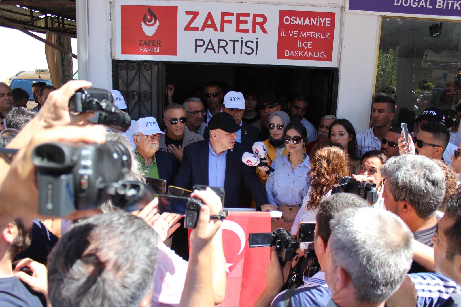 Ümit Özdağ, Bahçeli'nin memleketinde! MHP'lilerden ilginç protesto