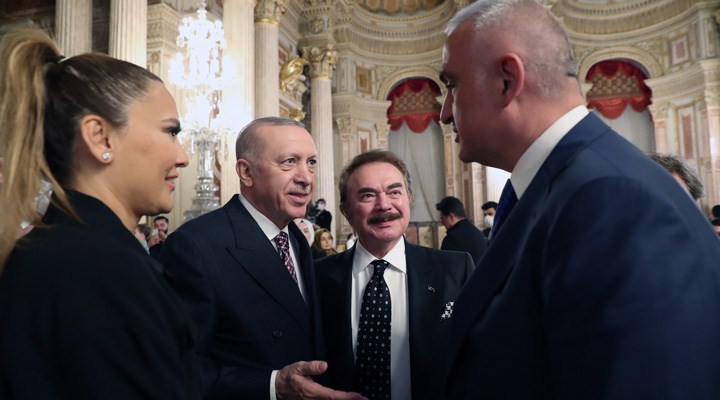 Saray'ın vazgeçilmez ismi Demet Akalın, yumurta fiyatlarına şaşırdı