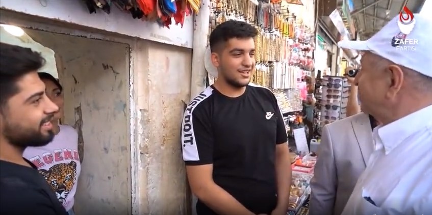 Ümit Özdağ, Suriyelilerin yüzüne söyledi: "Göndereceğiz sizi, Zafer Turizm ile..."