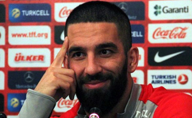 Arda Turan gazeteciye saldırdı!
