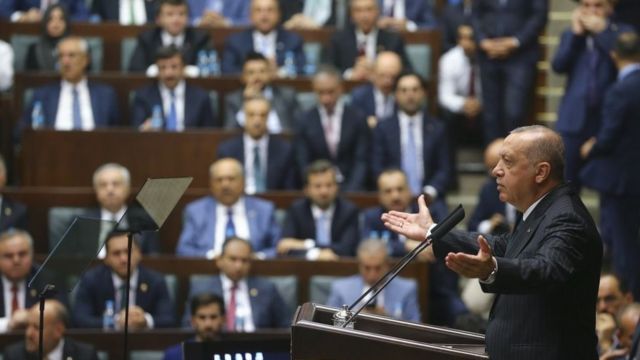 AKP'den üç aylık seçim stratejisi