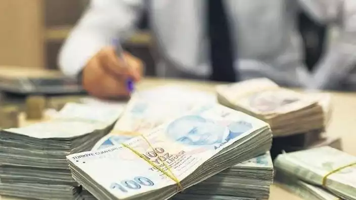 Banka yöneticileri müşterilerin hesabını boşalttı: Vurgun parasıyla araba alıp, bahis oynadı