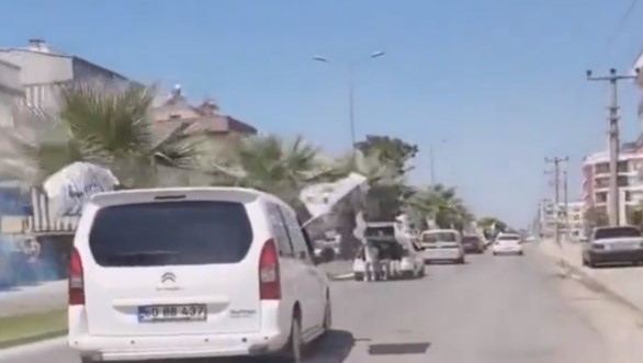 Taliban bayraklı şahıslar Aydın'da araç konvoyu yaptı