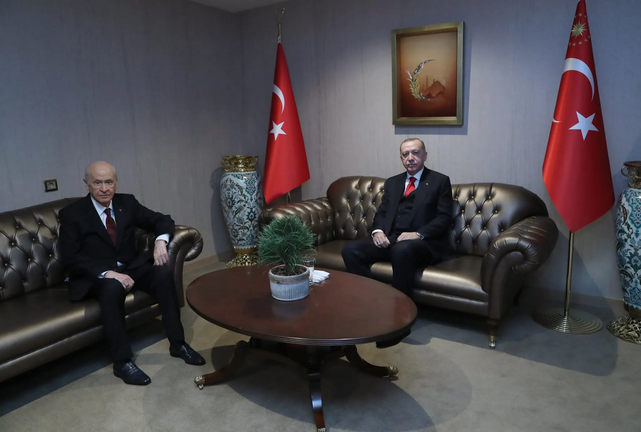 AKP neden başka partilere muhtaç hale geldi? Yeni Akit yazarı Şanlıdağ: "Bıçak sırtı bir zeminde duruyoruz”