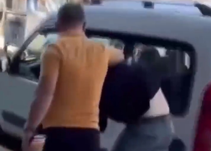 Babadan, kızına uyuşturucu satan adama yer misin yemez misin! Döve döve polise götürdü