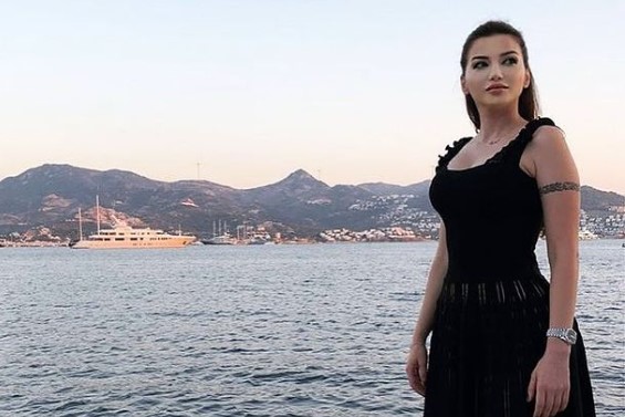 Yatak odasında tavuk ve kuzu besliyor! Esra Ezmeci'ye yok artık dedirten itiraf