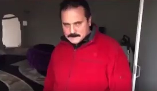 Kendini mehdi ilan eden Tuncer Çiftçi duvarları yumrukladı
