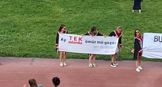 ODTÜ'de pankartlar konuştu! Öğrenciler tüm engellemelere rağmen Devrim Stadyumu'nda