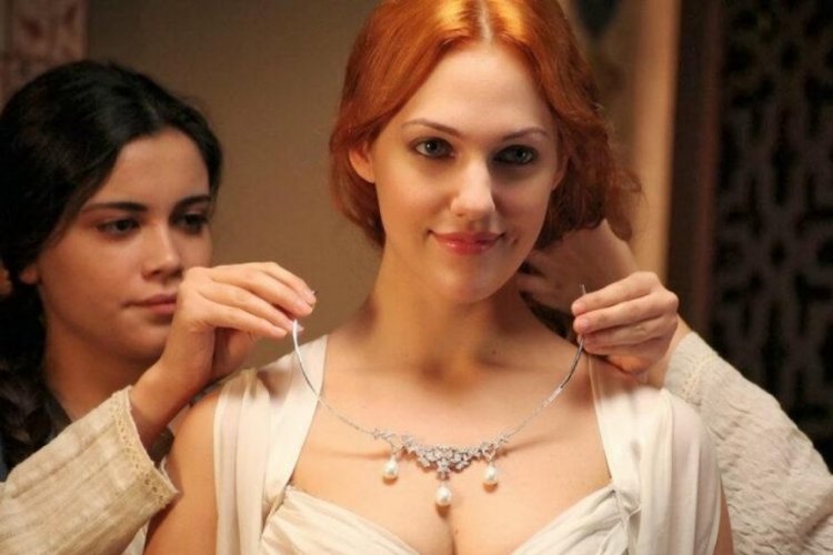 Hürrem Sultan'ı canlandıran Meryem Uzerli'den yatak odası pozu!