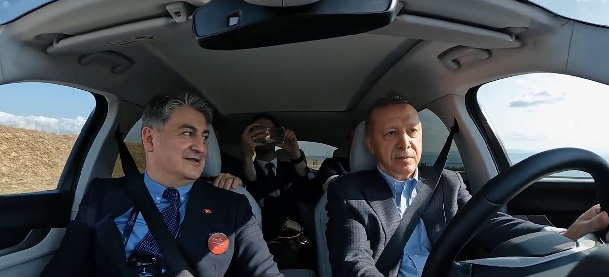 Erdoğan direksiyonun başına geçti: Bir Togg hatırası...