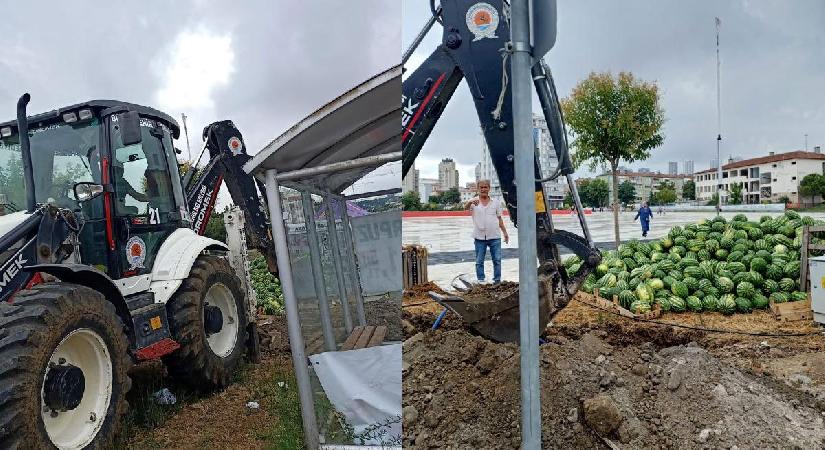 CHP'li belediyenin ucuz karpuz tezgahına AKP'li belediyeden kepçeli müdahale