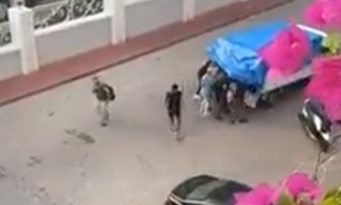 Marmaris'te onlarca mülteci sokağa bırakıldı! Kaçakları taşıyan kamyonet işte böyle görüntülendi