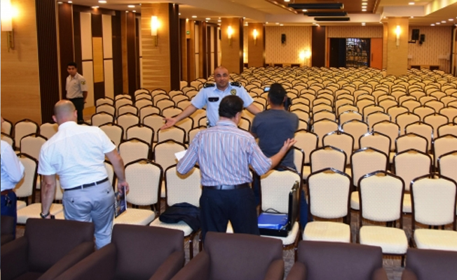 Boş sandalyeler, emniyet müdürünü kızdırdı