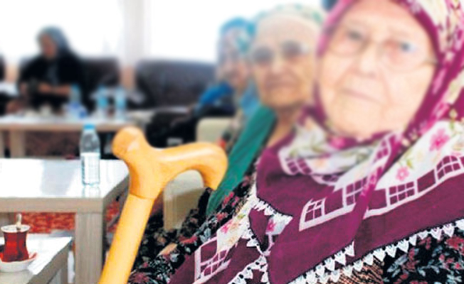 Huzurevi çalışanı, yaşlıların 400 bin lirasını çaldı