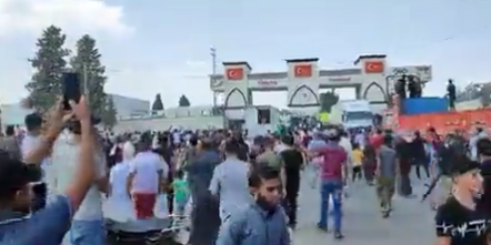 Suriyeliler Gaziantep sınır kapısına dayandı! Ümit Özdağ'dan sert tepki: Başımıza bela olacaklarını söylemiştik!